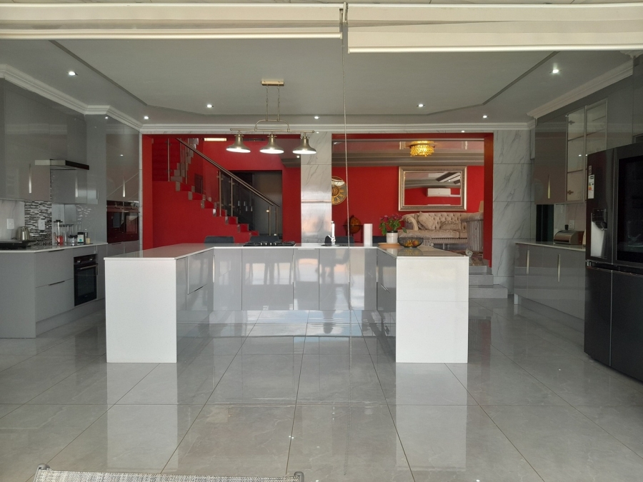 6 Bedroom Property for Sale in Kosmos Ridge North West